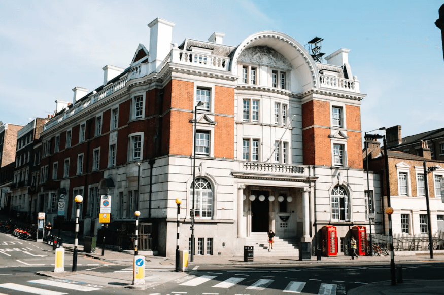 est-luxury-hostels-in-Europe---Clink78-London