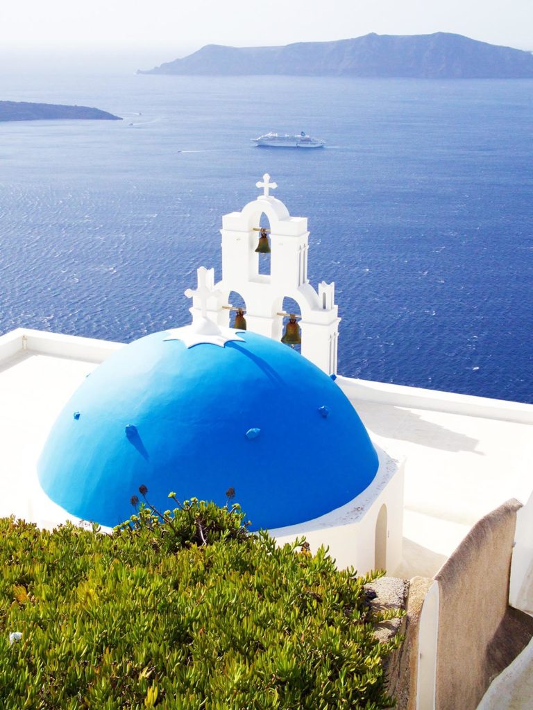 Things to do in Greece - ferry to Santorini
