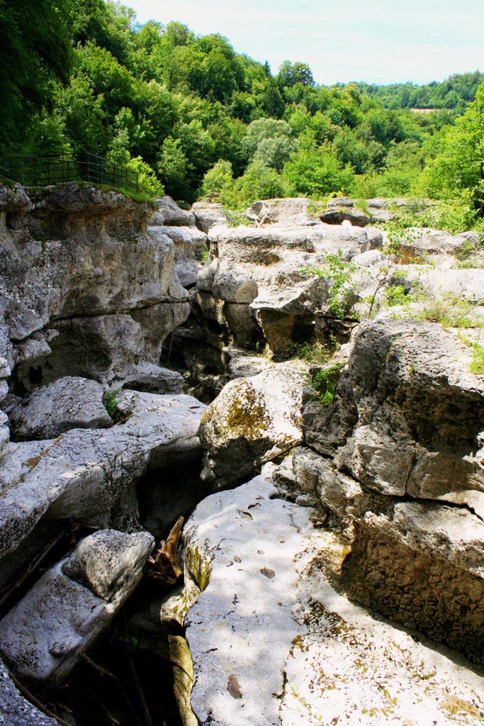 things to do in Annecy Gorges-du-Fier-4-683x1024