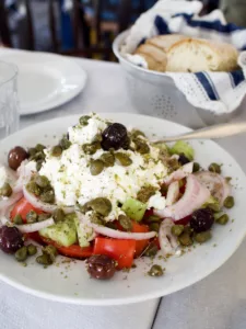 Where-to-eat-greek-salad-in-Naxos